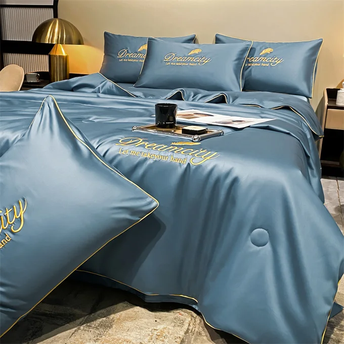 4-Piece Ice Silk Duvet Set – Cool & Luxurious Comfort / 5 Feet x 6.5 Feet — image 3