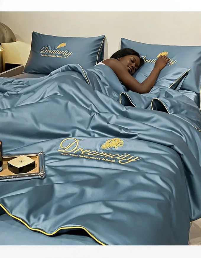 4-Piece Ice Silk Duvet Set – Cool & Luxurious Comfort / 5 Feet x 6.5 Feet — image 4