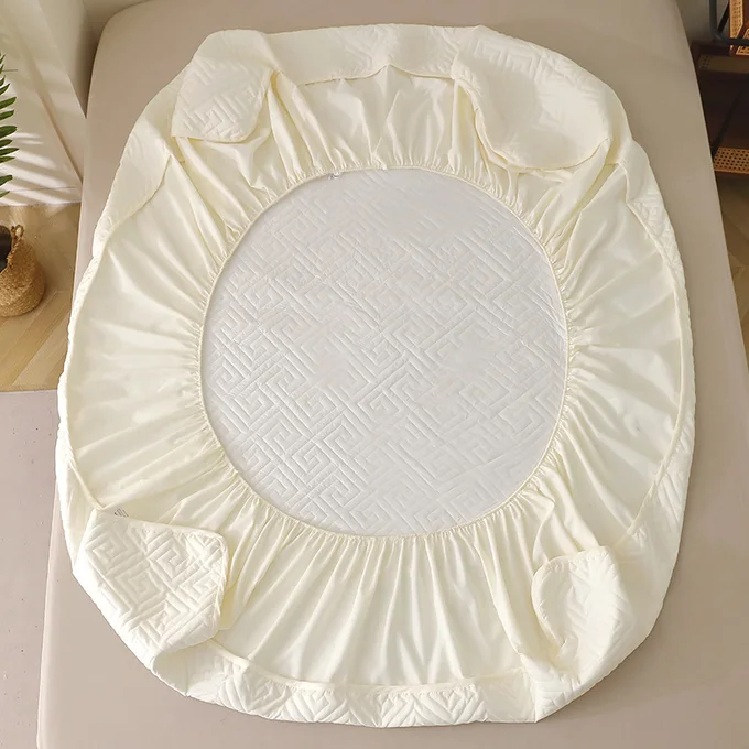 Luxury Quilted Bed Cover & Pillowcase Set Biege — image 2