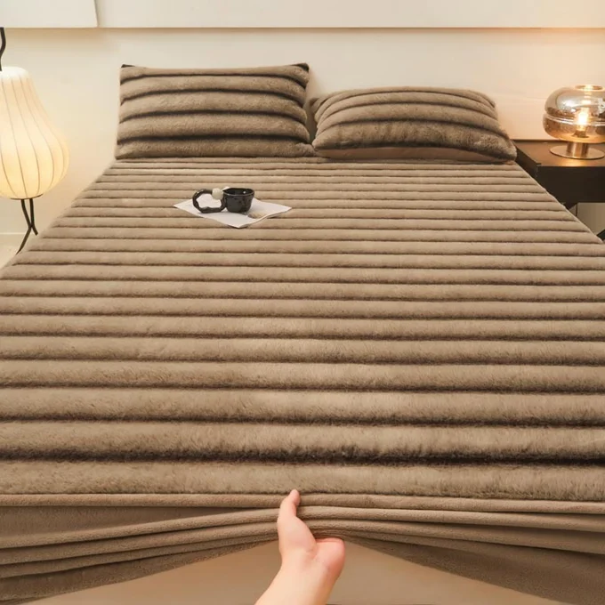Velvet Faux Rabbit Fur Fitted Sheet — image 3
